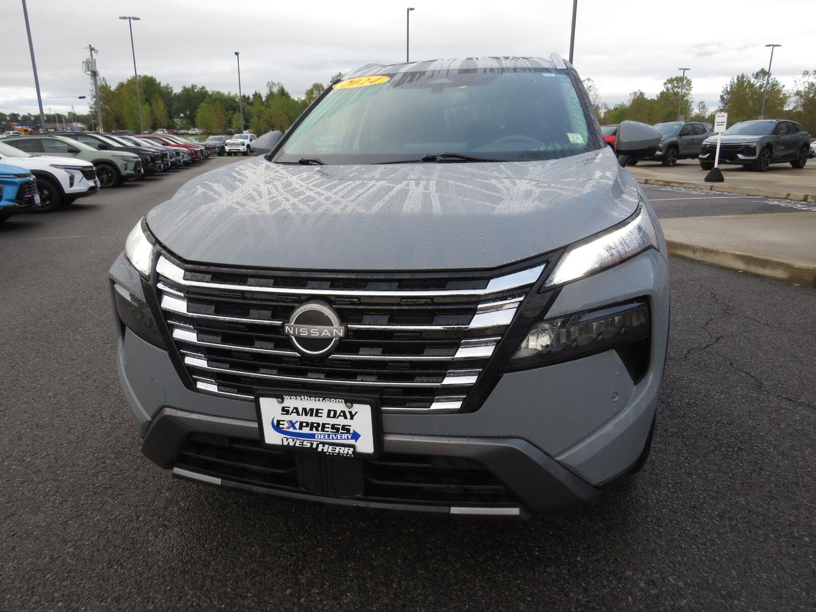 Used 2024 Boulder Gray Pearl Nissan SL image 14