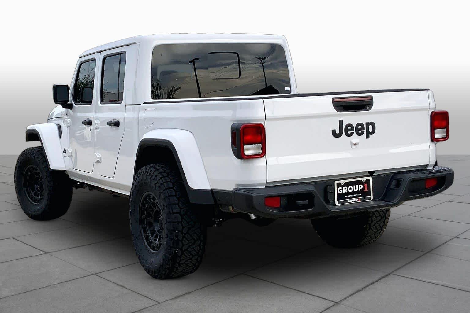 New 2026 Bright White Clear-Coat Exterior Paint Jeep Sport S image 12