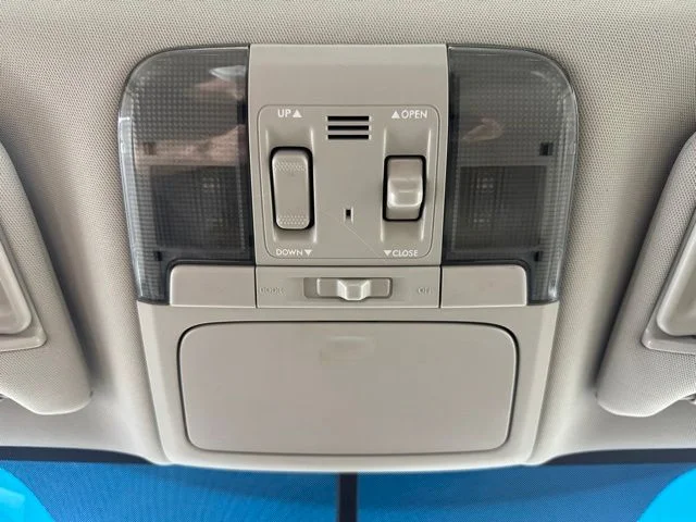 Used 2011 Satin White Pearl Subaru 2.5i image 13