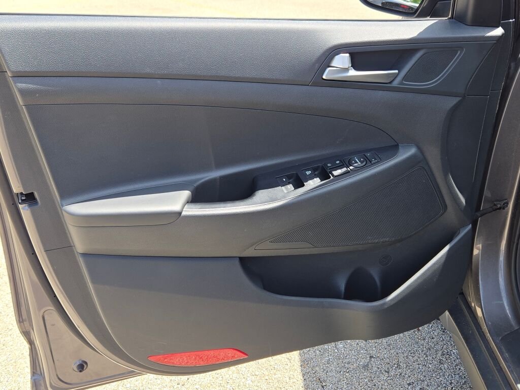 Used 2020 Gray Hyundai SE image 19