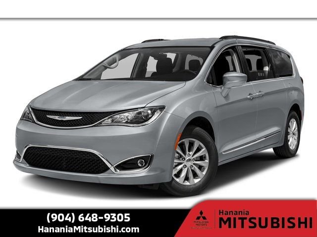 2017 Chrysler Pacifica Limited's photo