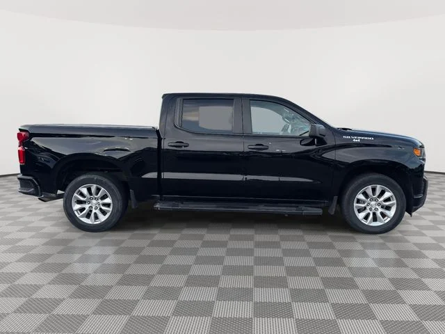 Used 2022 Black Chevrolet Custom image 5