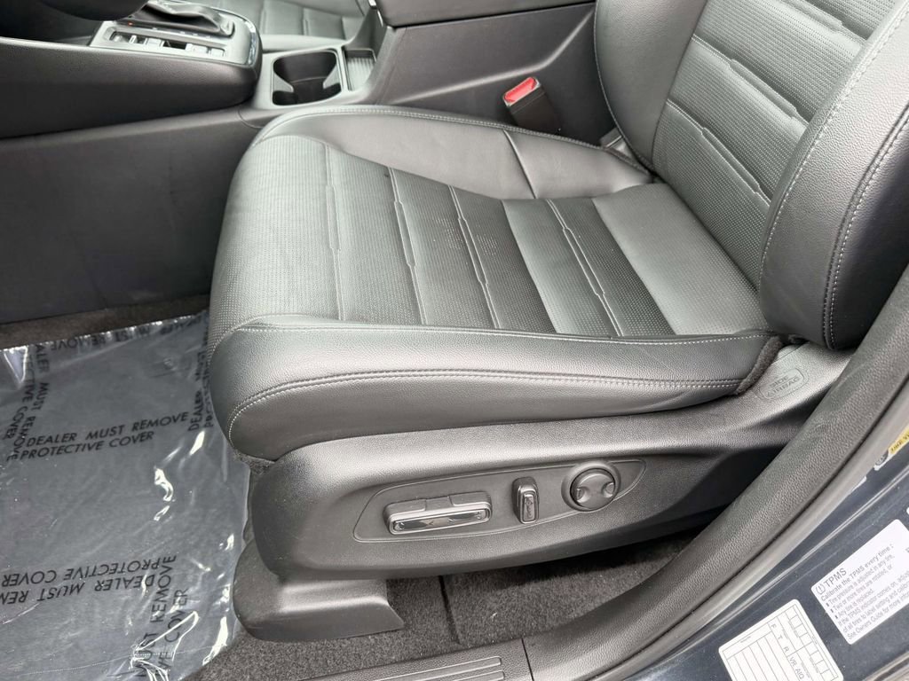 Used 2025 Meteorite Gray Metallic Honda EX-L image 17