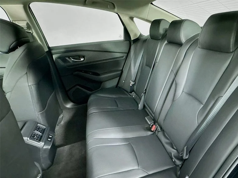 New 2026 Platinum White Pearl Honda Touring image 36
