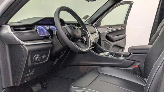 Used 2024 White Jeep Limited image 19
