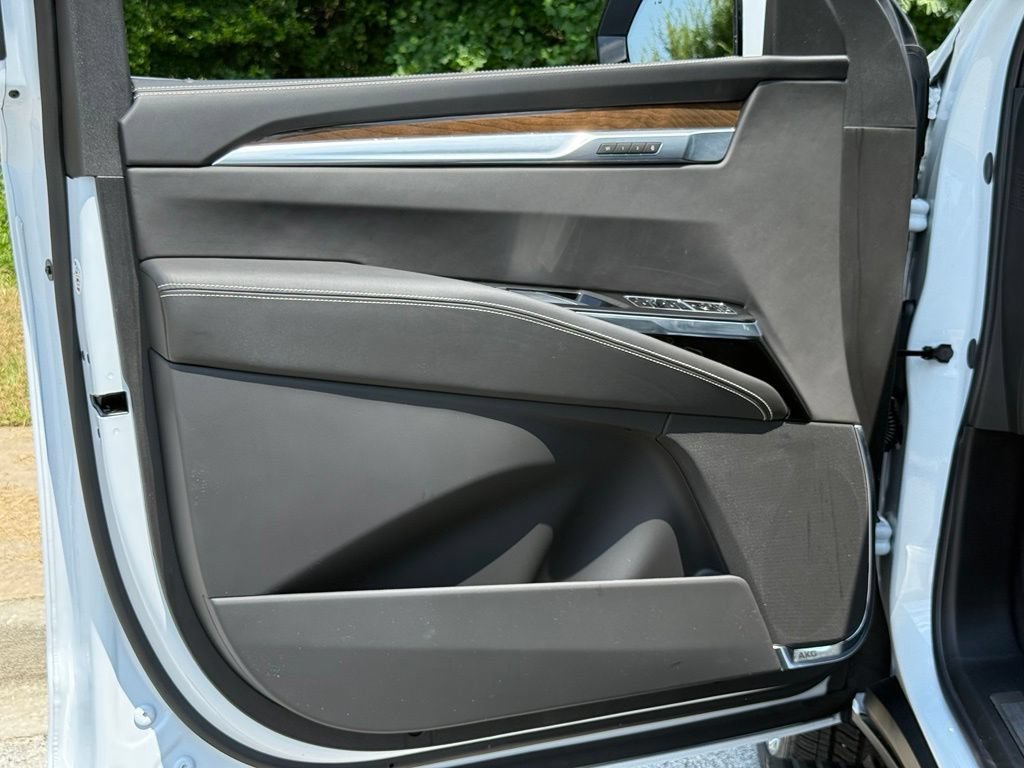 New 2026 Vibrant White Tricoat Cadillac Platinum Luxury image 17