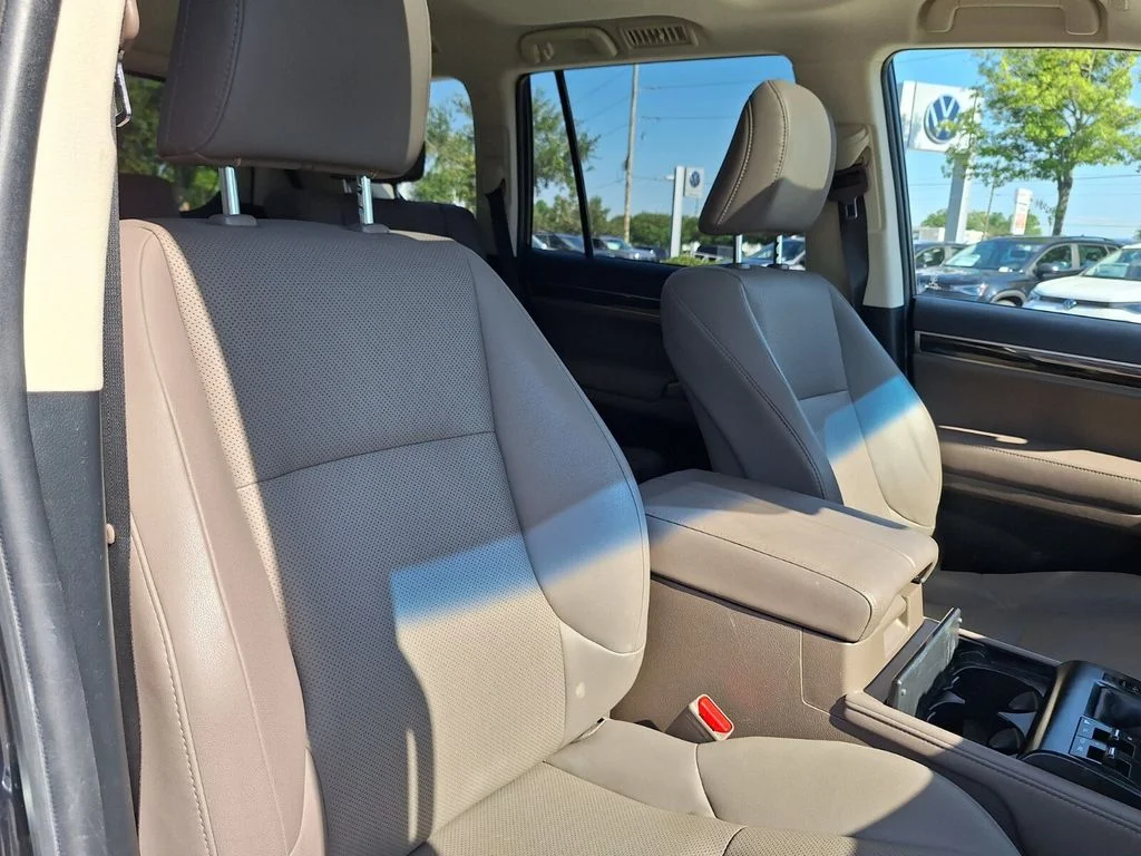 Used 2021 Blue Lexus 460 image 33