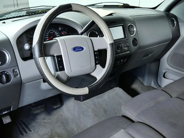 Used 2004  Ford STX image 3