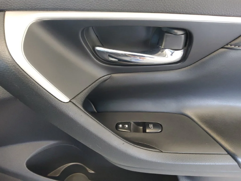 Used 2018 Blue Nissan 2.5 SL image 15