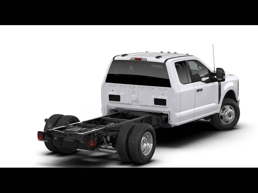 New 2026 Oxford White Ford F-350® XLT image 25