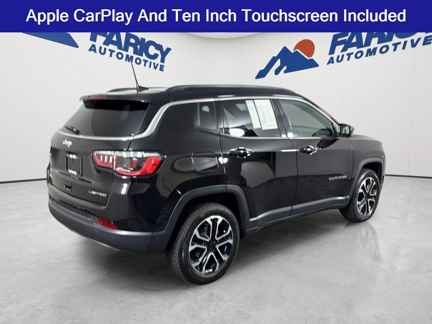 Used 2023 Diamond Black Crystal Pearlcoat Jeep Limited image 4