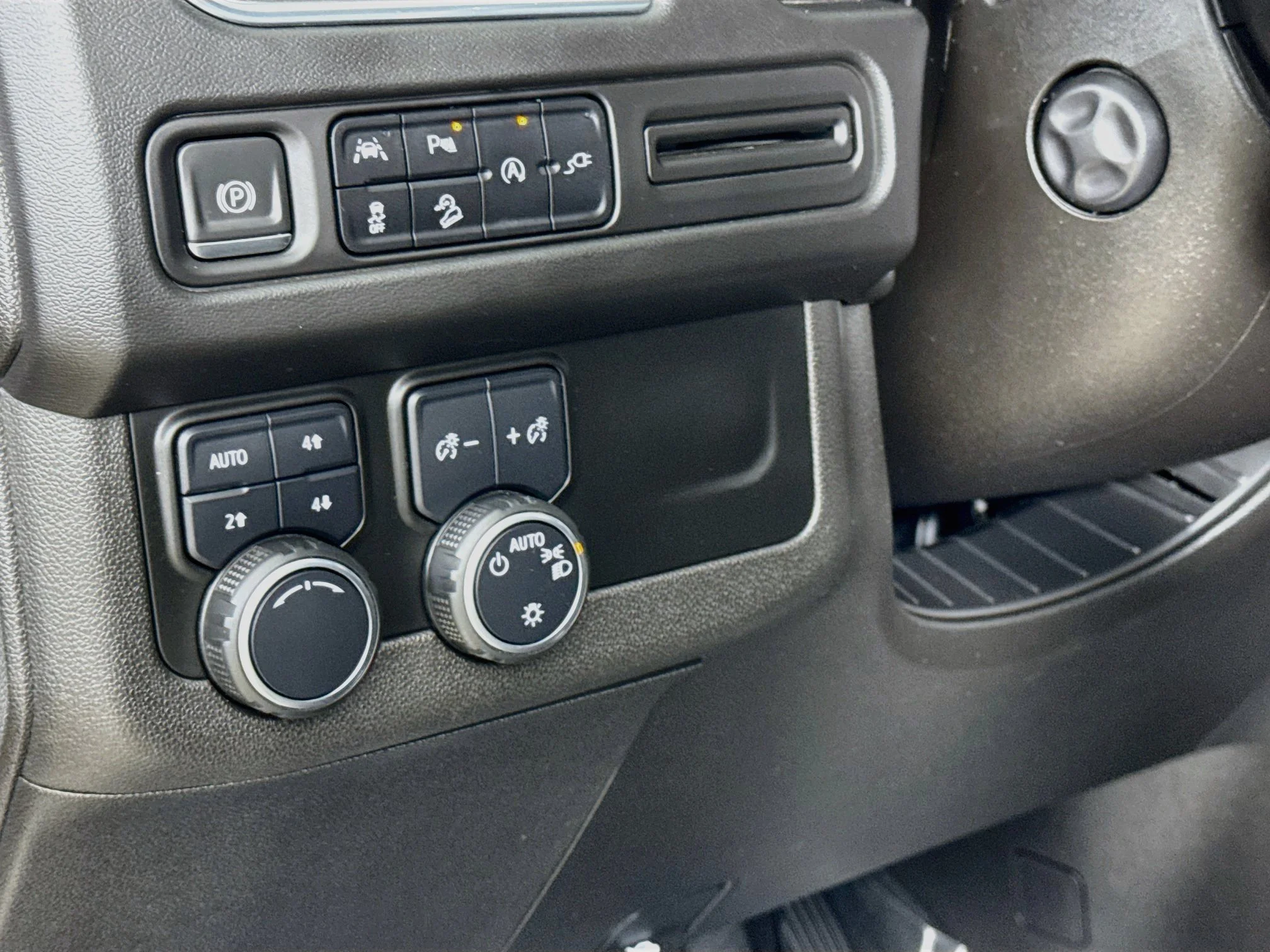 Used 2021 SUMMIT WHITE Chevrolet Z71 image 12