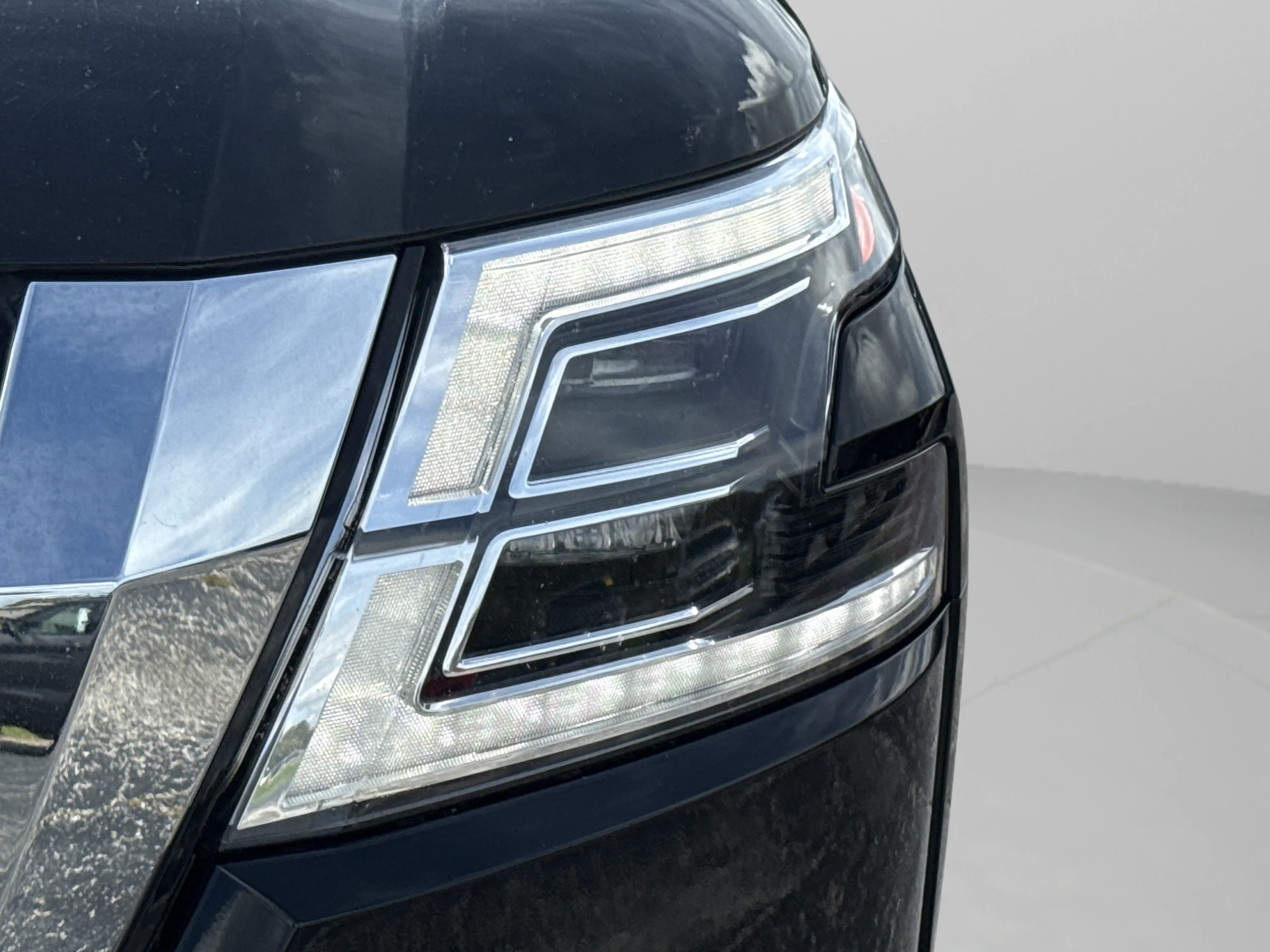 Used 2022 Super Black Nissan SL image 17