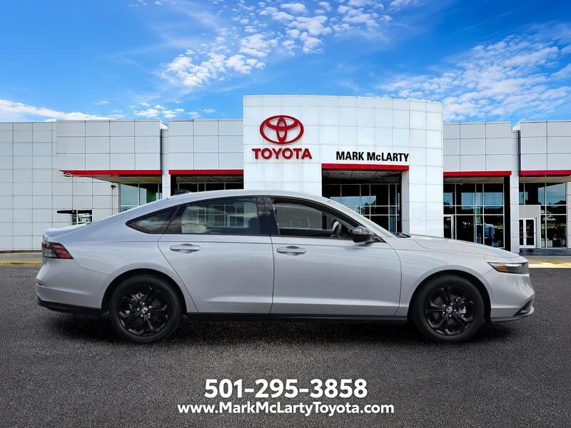 Used 2025 Solar Silver Metallic Honda SE CVT image 6