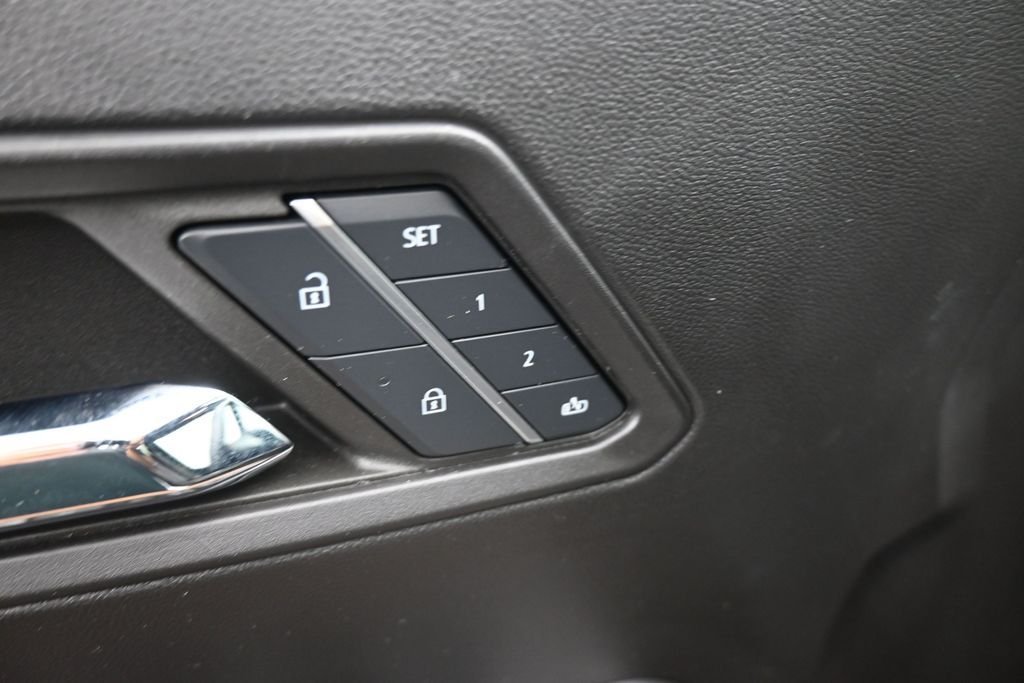Used 2024 White GMC AT4 image 21