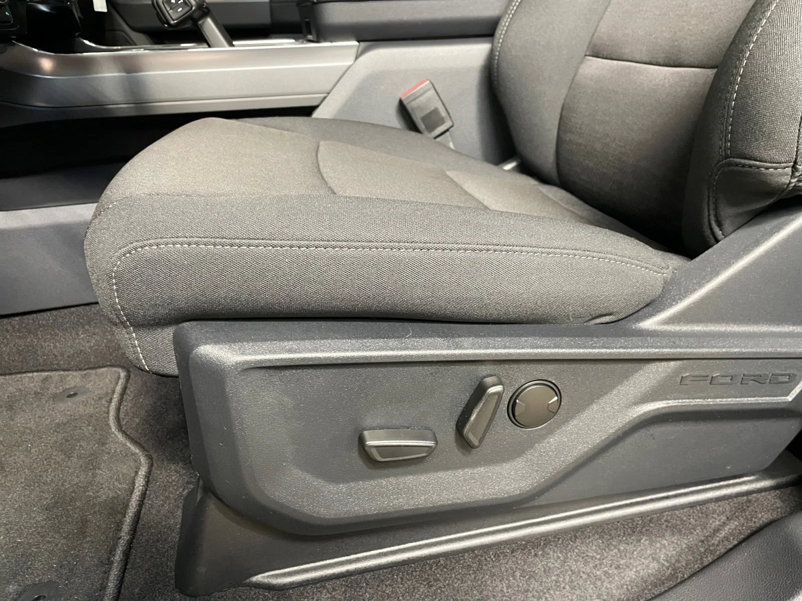 New 2026 CARBONIZED GREY METALLIC Ford XLT image 14