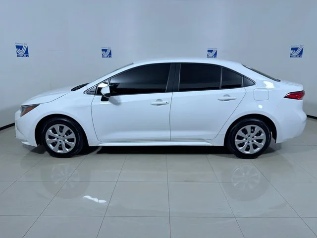 Used 2022 White Toyota LE image 5