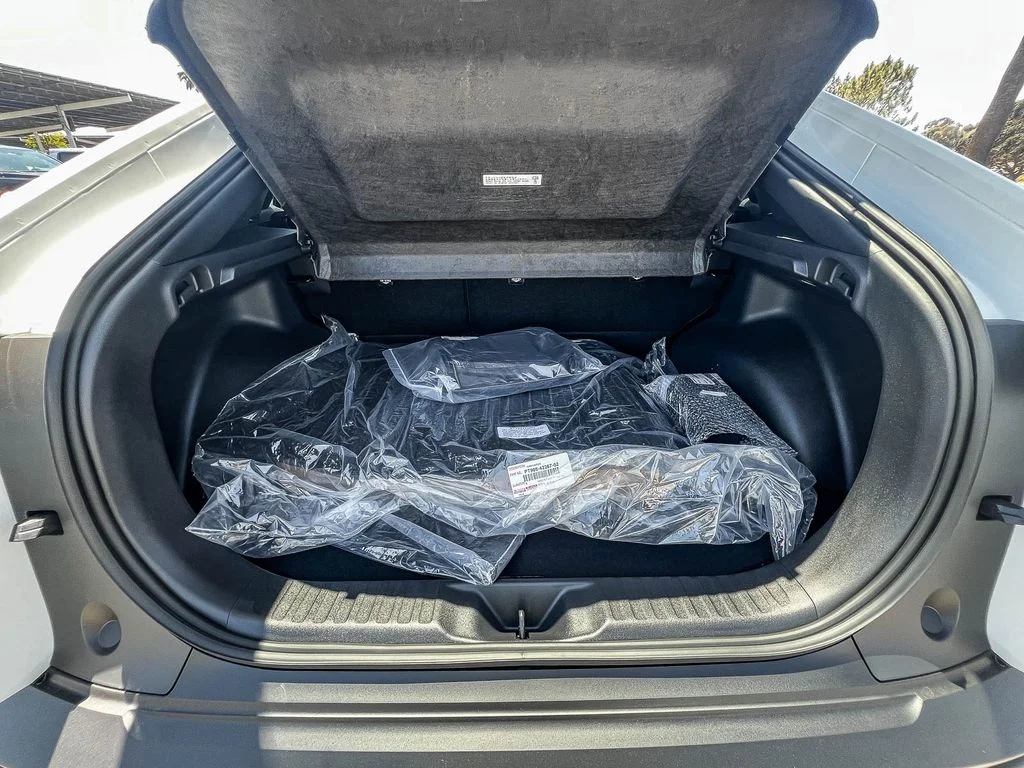 New 2026 Wind Chill Pearl <sup>1</sup> Toyota  SE image 26
