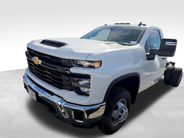 New 2026 Summit White Chevrolet Work Truck image 3