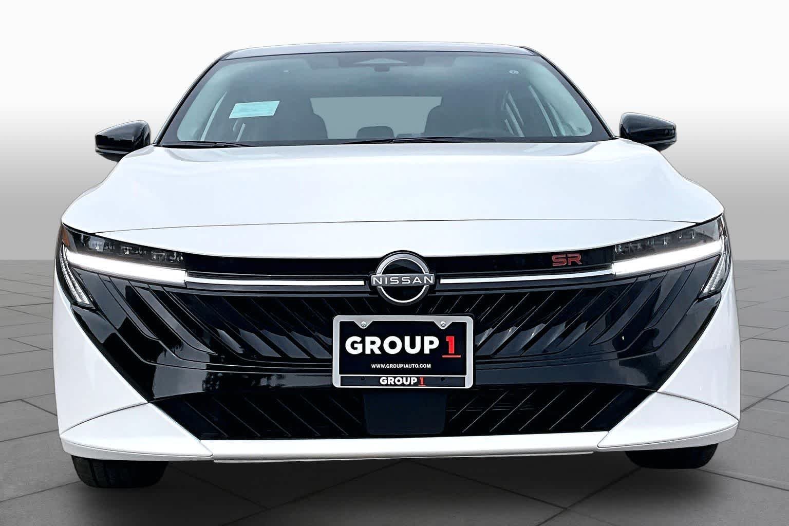 New 2026 Aspen White TriCoat / Super Black Two-tone Nissan SR image 3