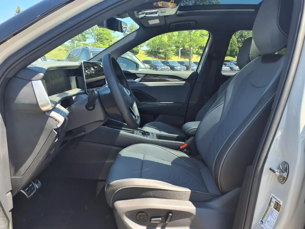 New 2026 Sandstone with Deep Black Roof Volkswagen SE R-Line Black image 8