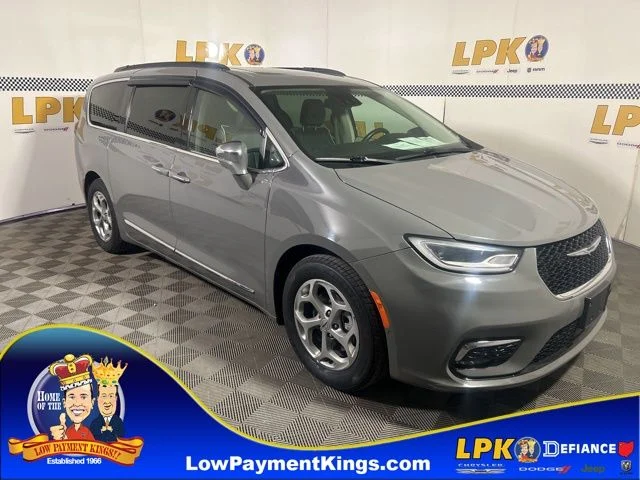 2022 Chrysler Pacifica Limited's photo