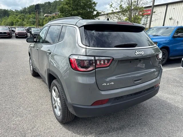 Used 2024 Gray Jeep Latitude image 5