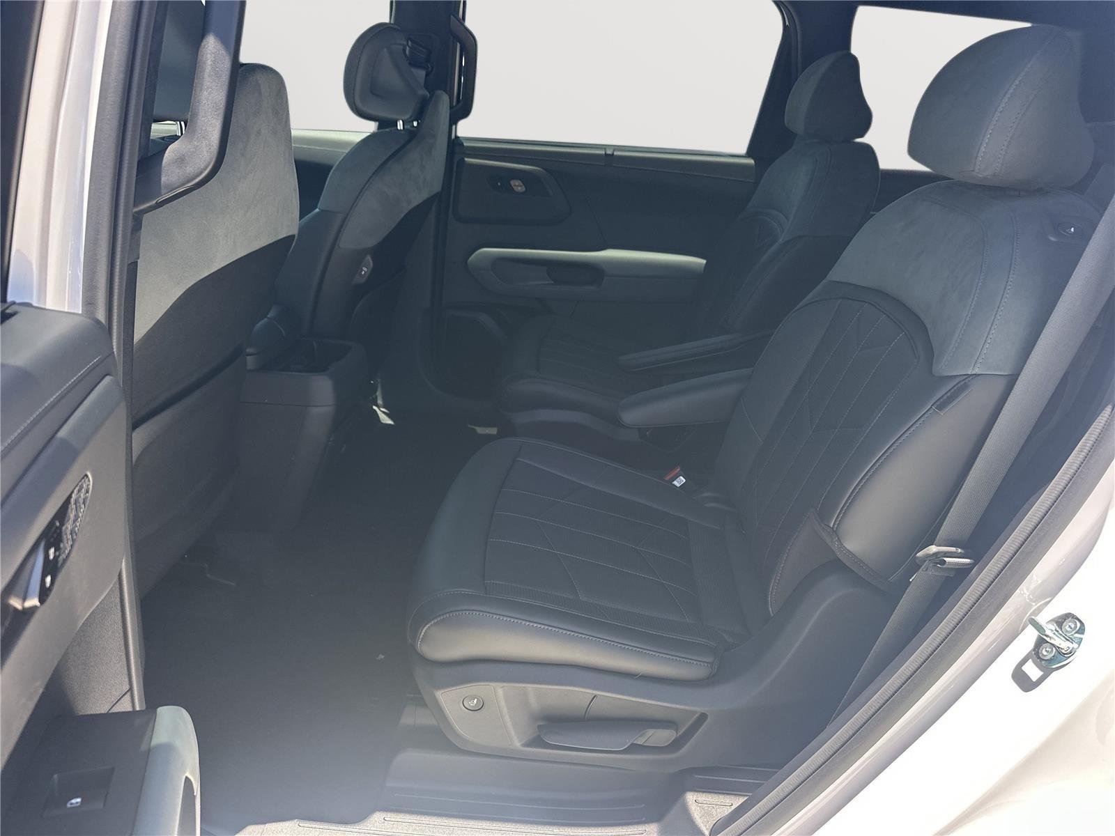 New 2027 Glacial White Pearl Kia X-Pro SX Prestige image 20