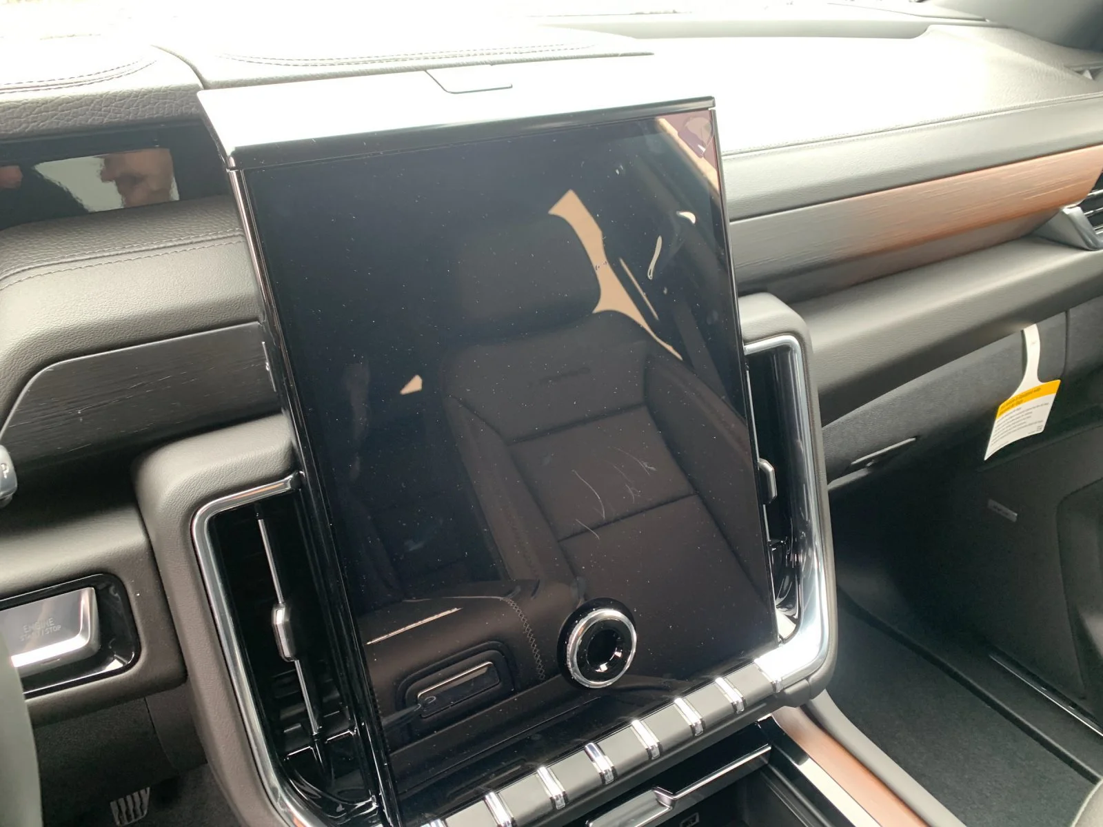 2026 GMC Yukon Denali - Photo 21