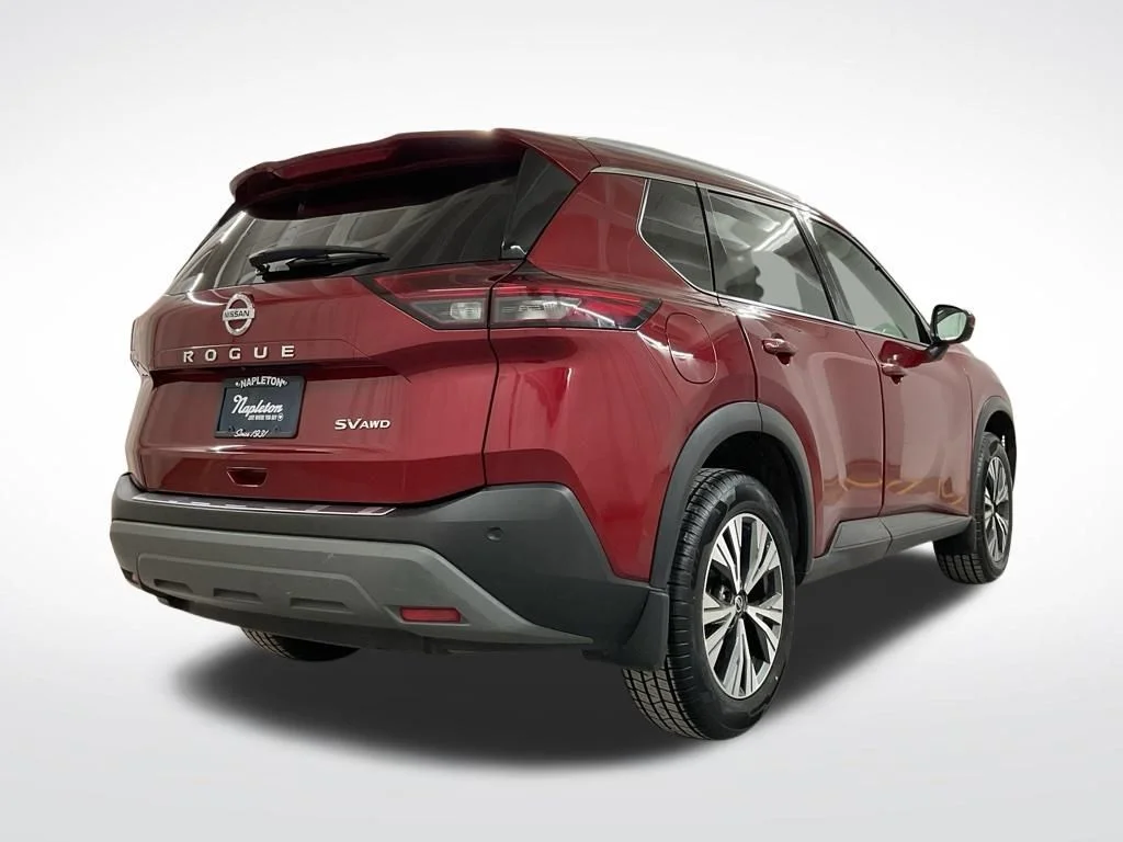 Used 2021 Scarlet Nissan SV image 3