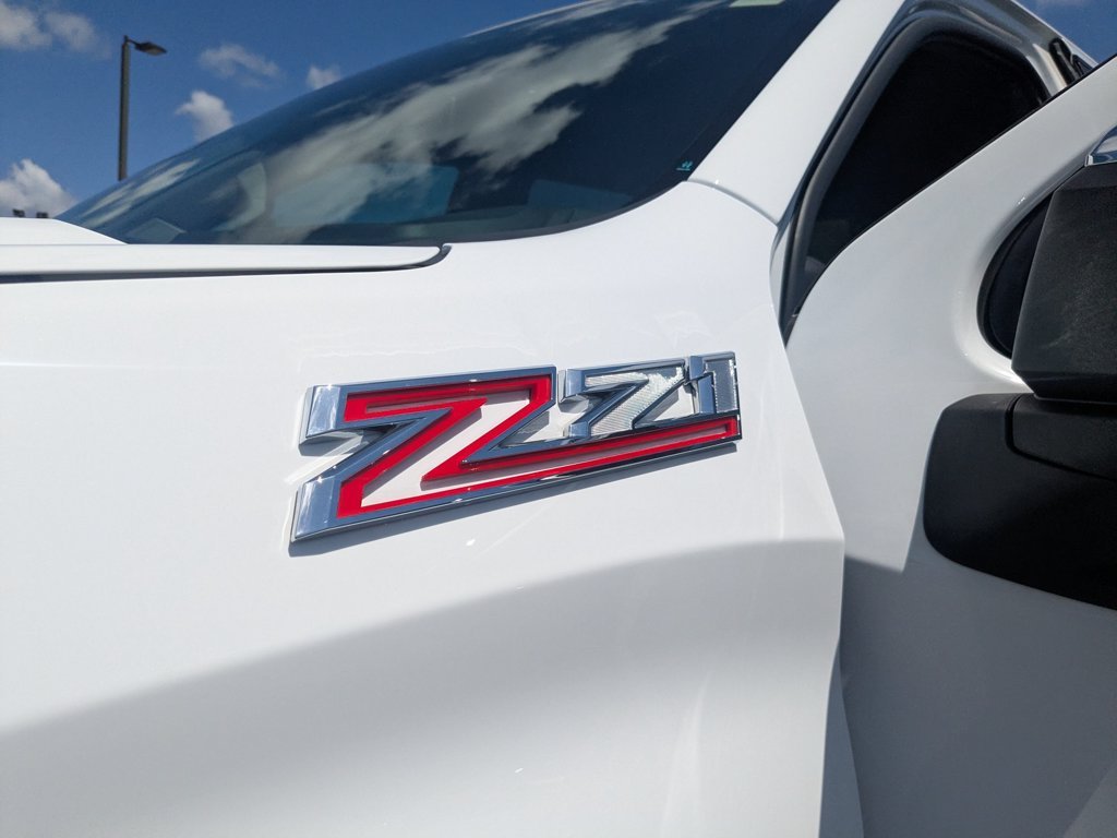 Used 2026 Summit White Chevrolet LT image 29