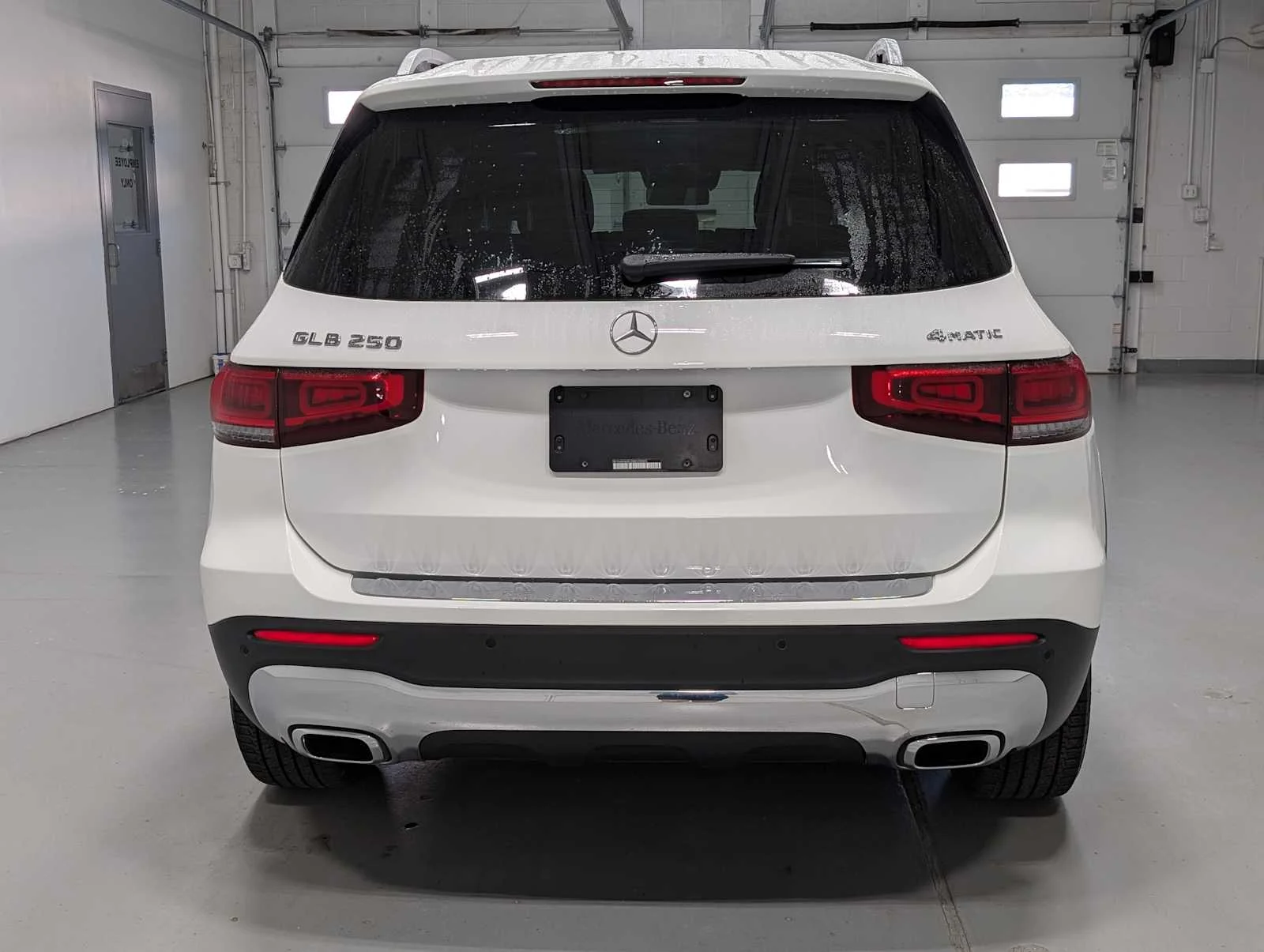 Used 2022 Polar White Mercedes-Benz GLB 250 image 9