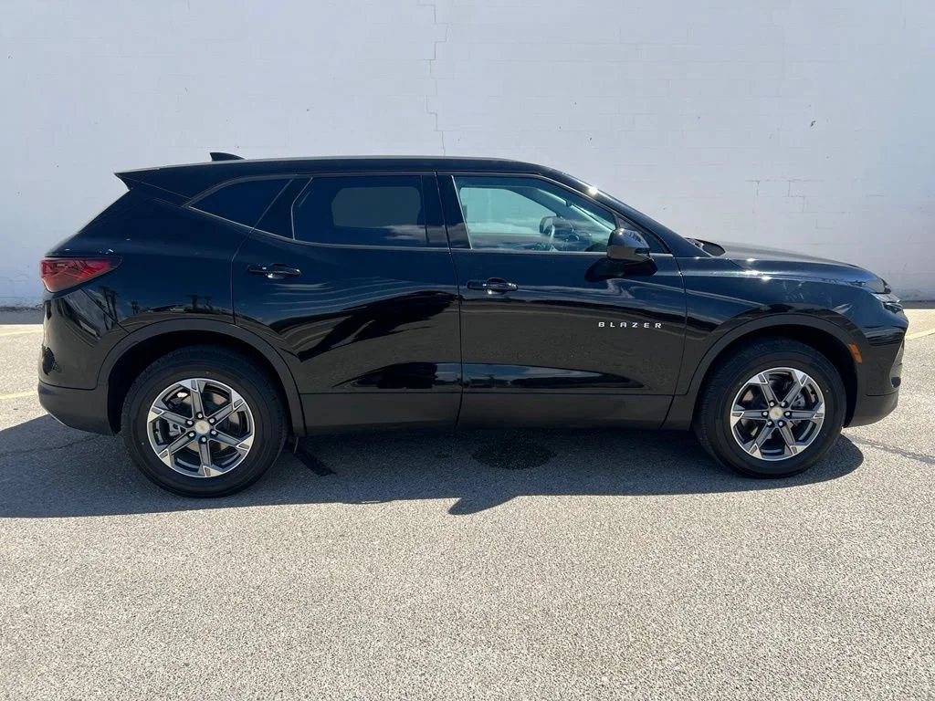 Used 2026 Black Chevrolet 2LT image 9