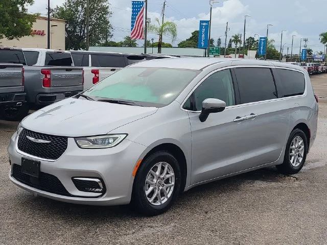 Used 2023 Silver Chrysler Touring L image 1