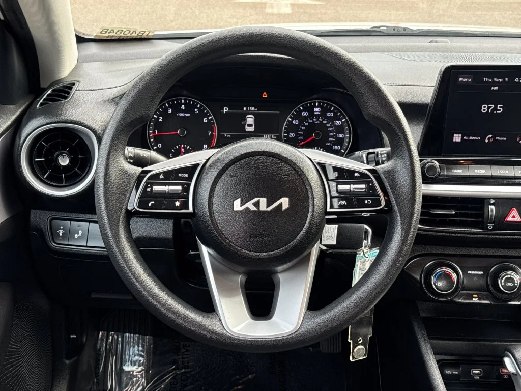 Used 2024 White Kia LXS image 12