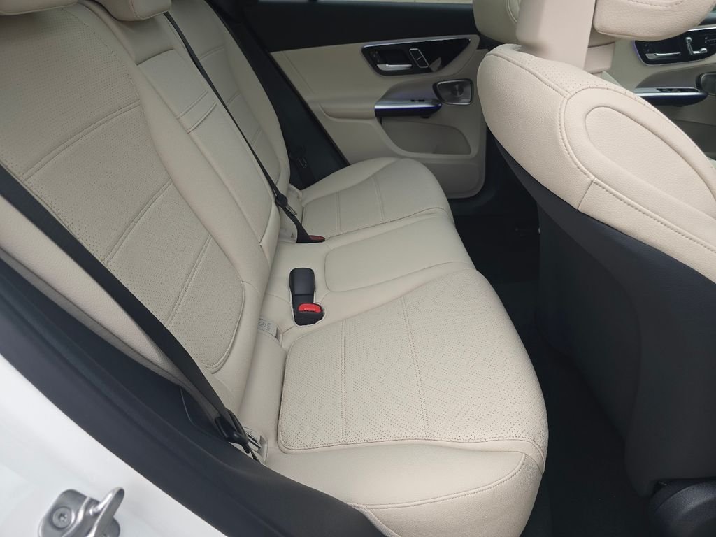 New 2027 Polar White Mercedes-Benz GLC 300 image 21