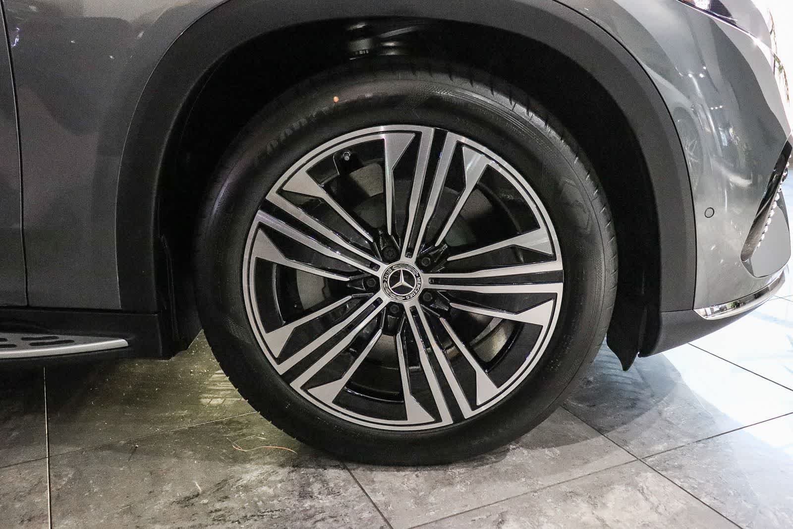 New 2026 Selenite Grey Metallic Mercedes-Benz EQS 400 image 9