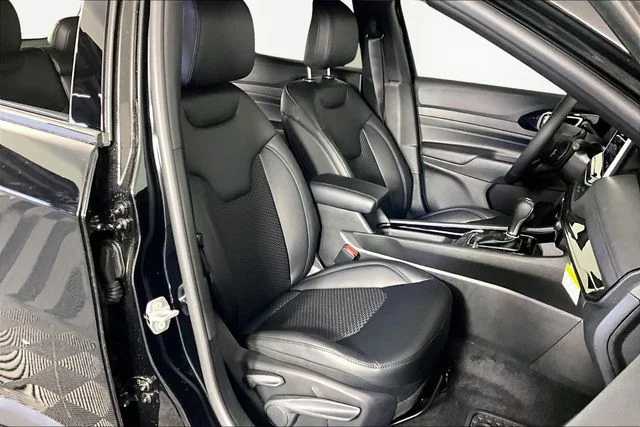New 2026 Black Jeep Latitude image 11