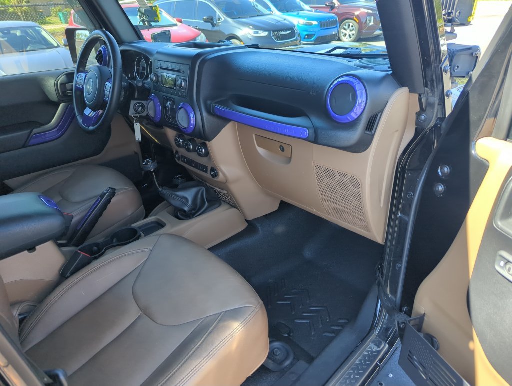 Used 2015 Black Jeep Unlimited Sahara image 33