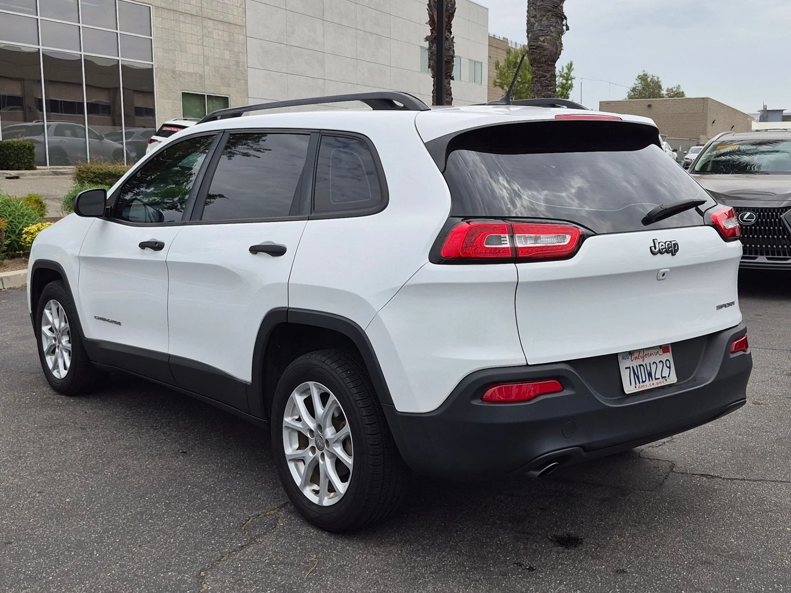 Used 2015 Bright White Clearcoat Jeep Sport image 7