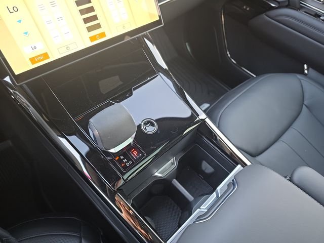New 2026 Varesine Blue Land Rover Dynamic SE image 18