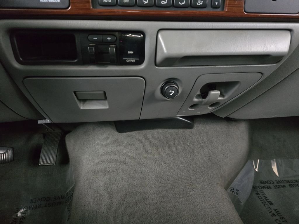 Used 2005 Black Clearcoat Ford  image 17