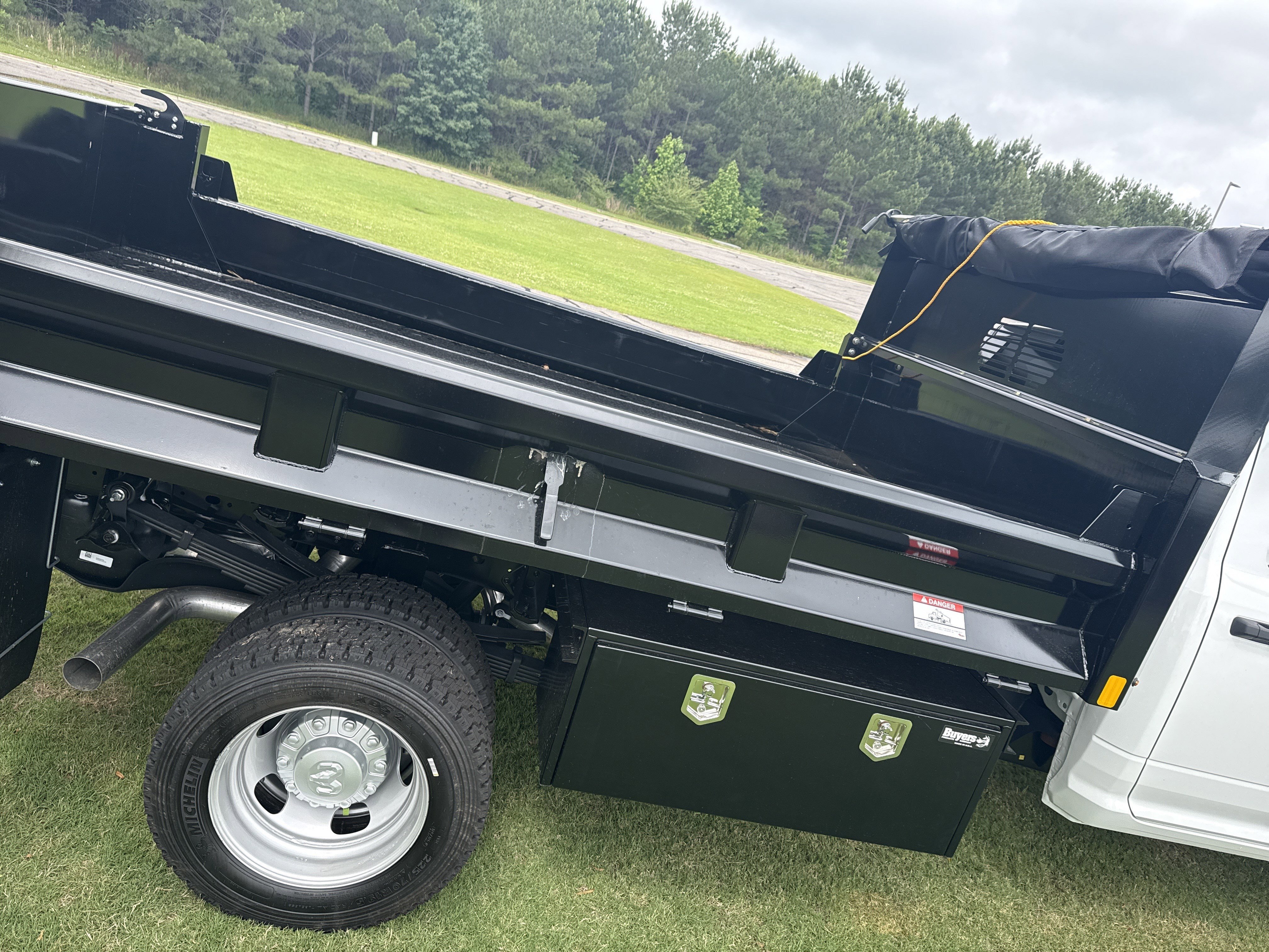New 2026 Bright White Clear-Coat Exterior Paint RAM Tradesman image 17
