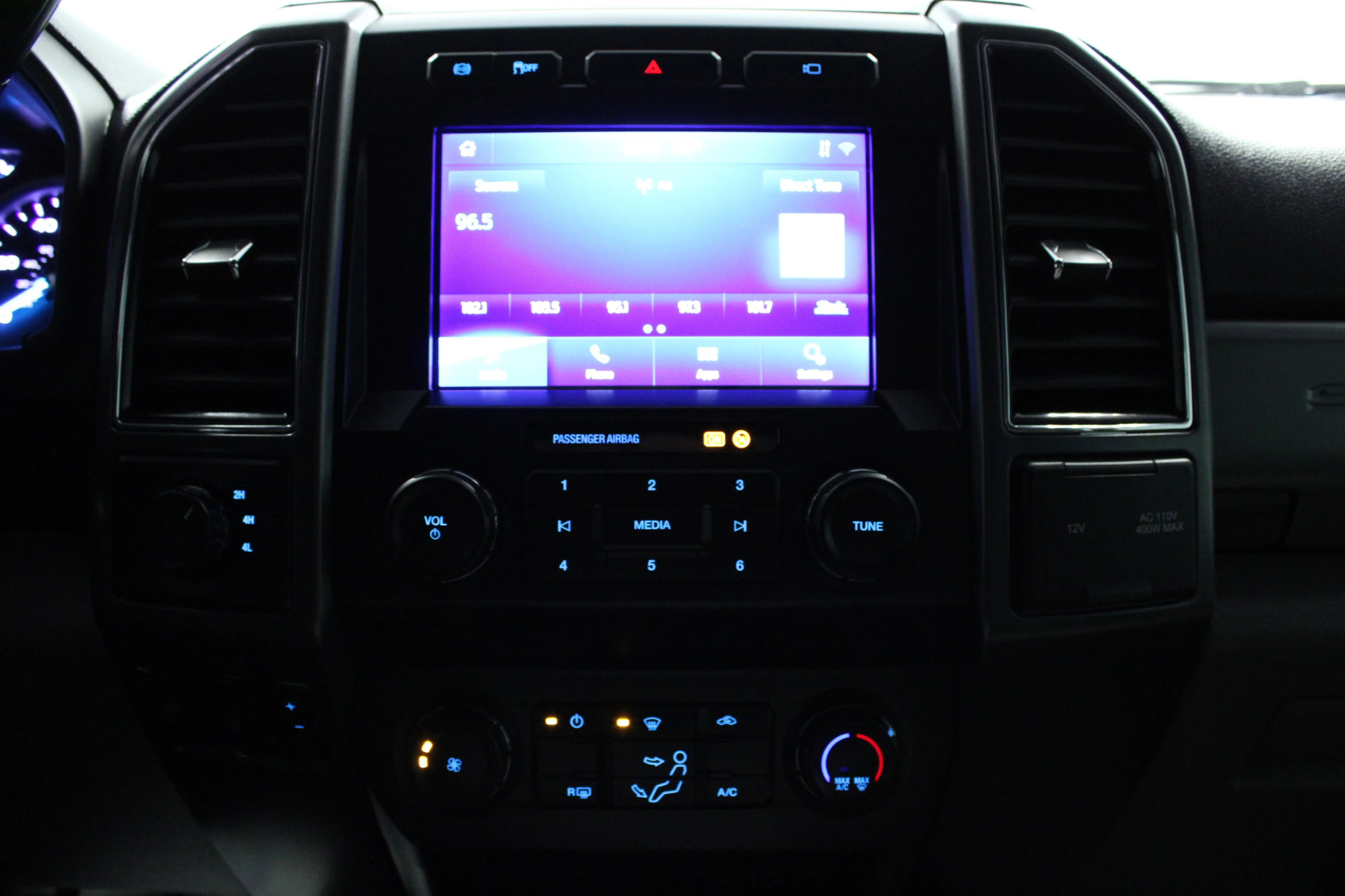 Used 2022 Oxford White Ford XLT image 23