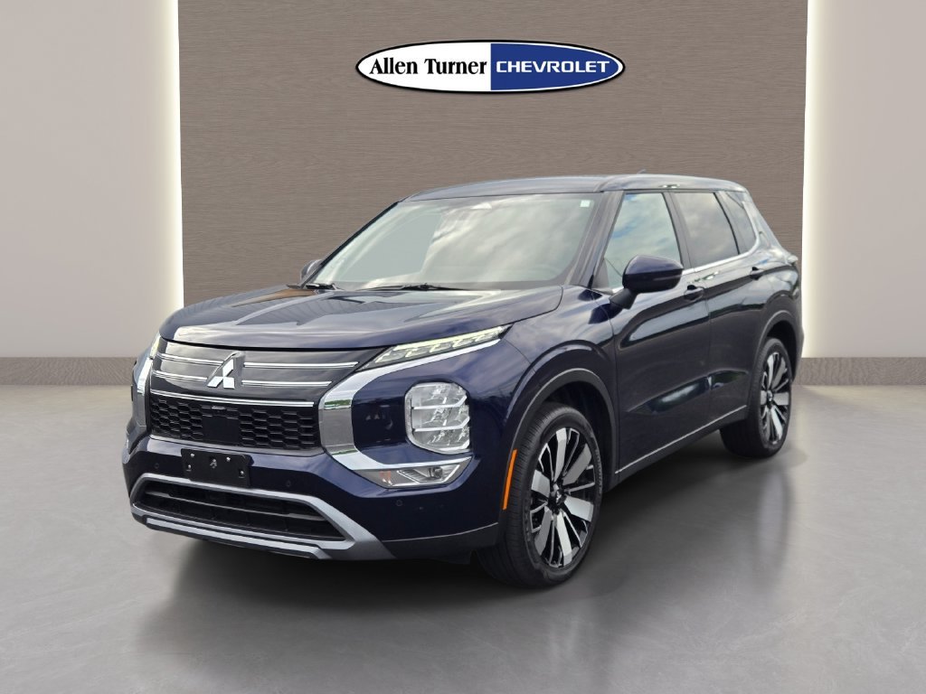 Used 2025 Blue Mitsubishi SE image 3