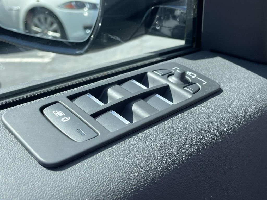 New 2026 Varesine Blue Land Rover Landmark image 34