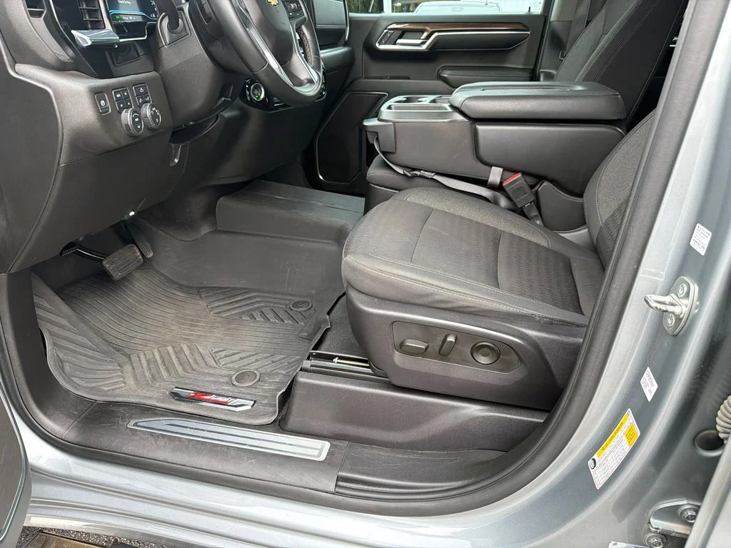 Used 2024 Gray Chevrolet LT image 9