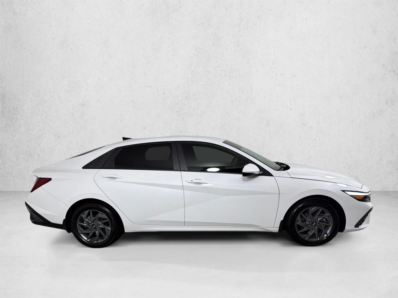 Used 2024 Serenity White Hyundai SEL image 3