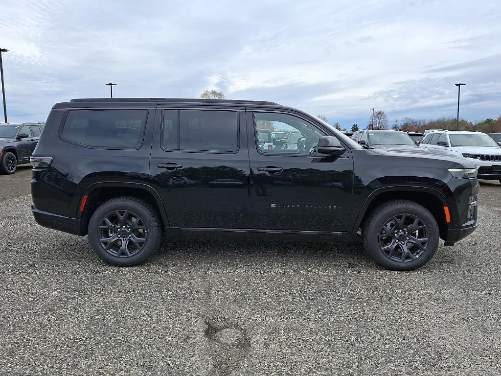 New 2026 High Gloss Black Exterior Paint Jeep Limited Altitude image 9