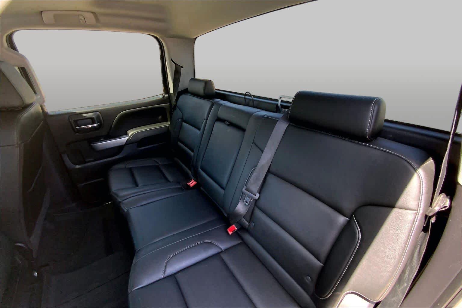 Used 2018 Silver Ice Metallic Chevrolet LT image 21